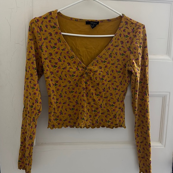 ❣️3/$30 FOREVER 21 long sleeve crop floral top - Picture 2 of 8